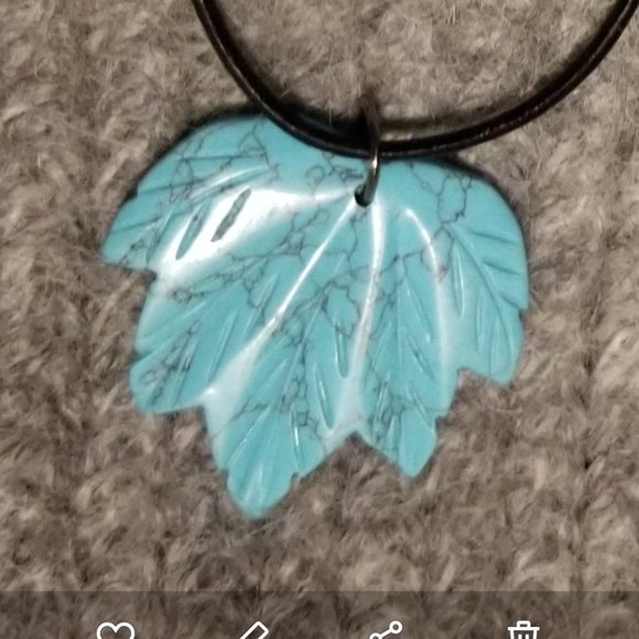 Turquoisite gemstone leaf pendant, NWOT, on black cord, artisan, unisex - Picture 2 of 6